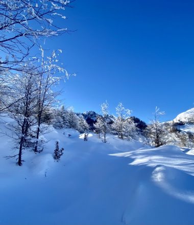 randonnée en direction du Mont Ceint avec de la neige
