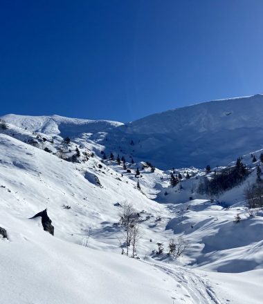 randonnée en direction du Mont Ceint avec de la neige