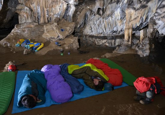 Spéléologie : Bivouac souterrain avec Objectif Spéléo