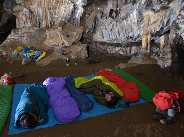 Spéléologie : Bivouac souterrain avec Objectif Spéléo