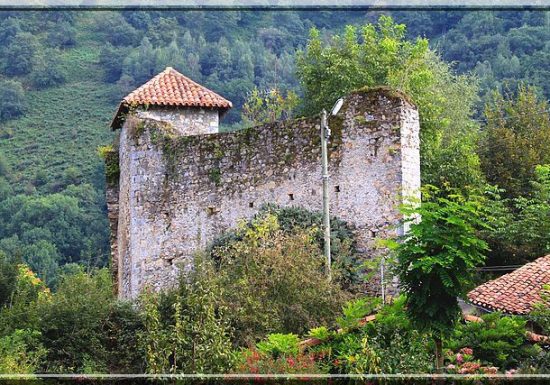 Fortifications et ruines du château d’Encourtiech
