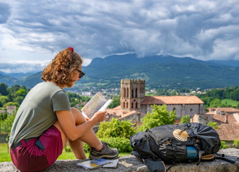 GR®78 Piémont Pyrénéen – Chemins Compostelle – Point de vue depuis sur le Palais des Evêques sur Saint Lizier