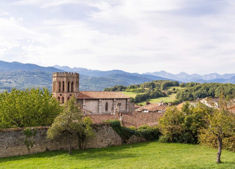 GR®78 Piémont Pyrénéen – Vue sur le Cloître de Saint-Lizier
