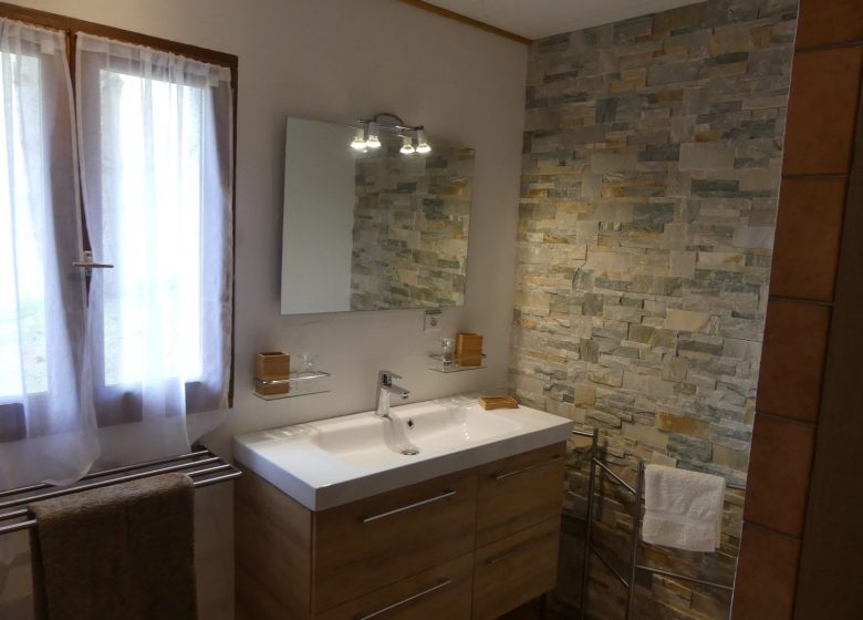 salle d&rsquo;eau Glycines .JPG