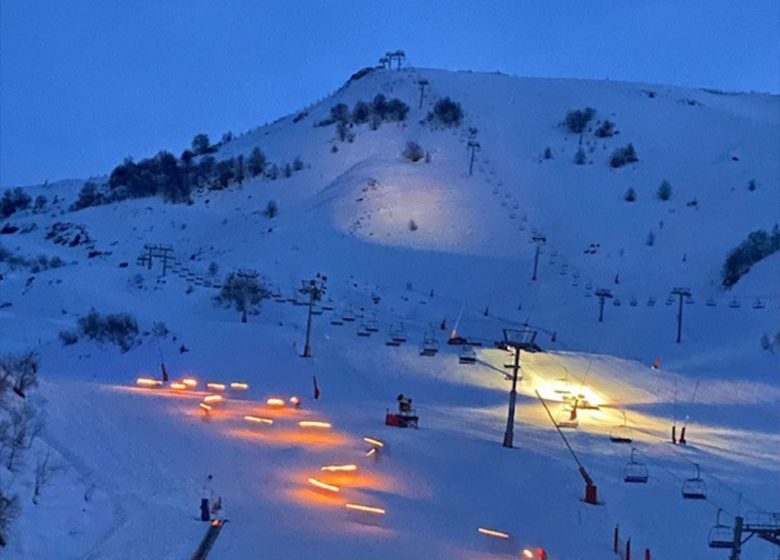 Guzet : Descente aux flambeaux & vente de boissons chaudes_Ustou