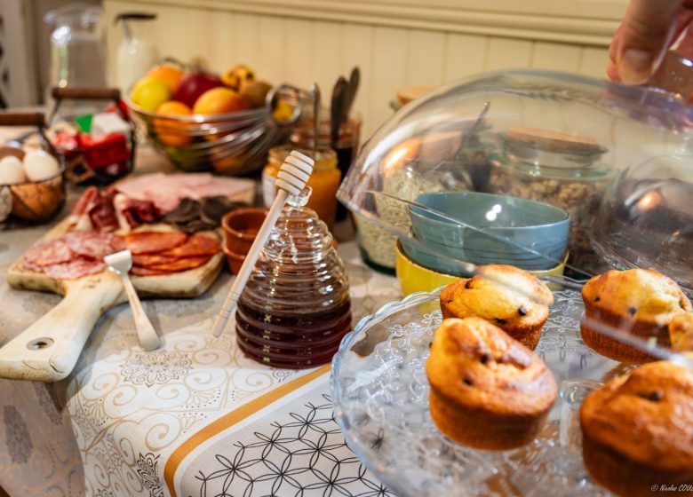 Buffet petit déjeuner BedinBellongue.jpg