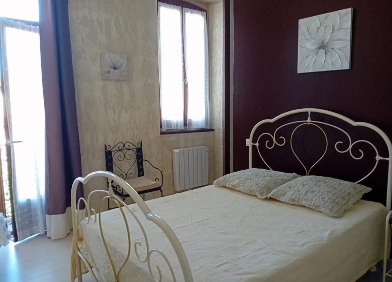 chambre principale, dressing et balcon