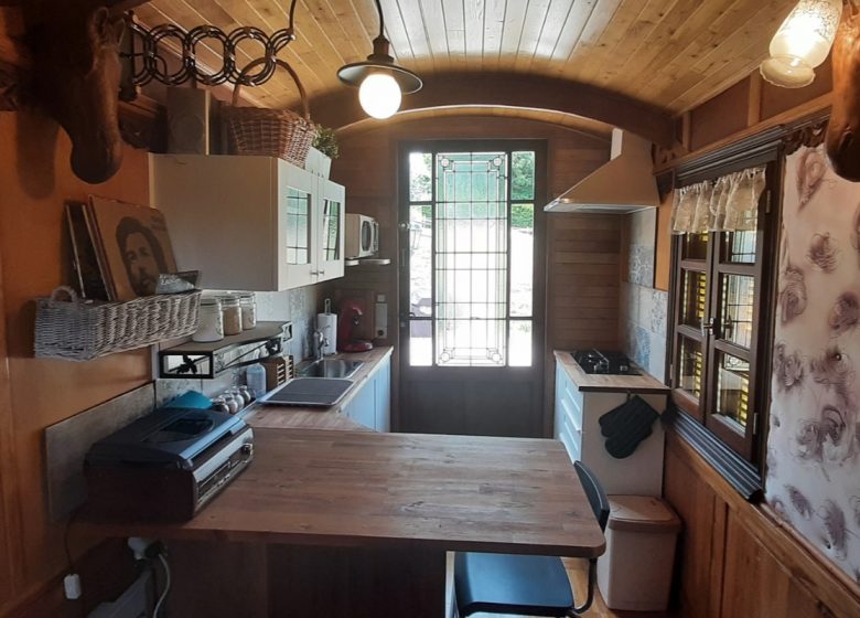 Gite-roulottes-de-l-alchimiste