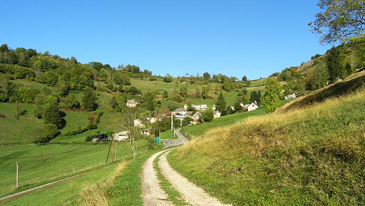 chemin du village de la Soumère